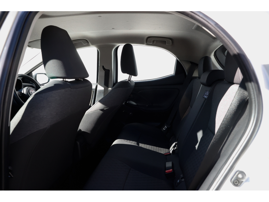 2021 Toyota Yaris - image 11