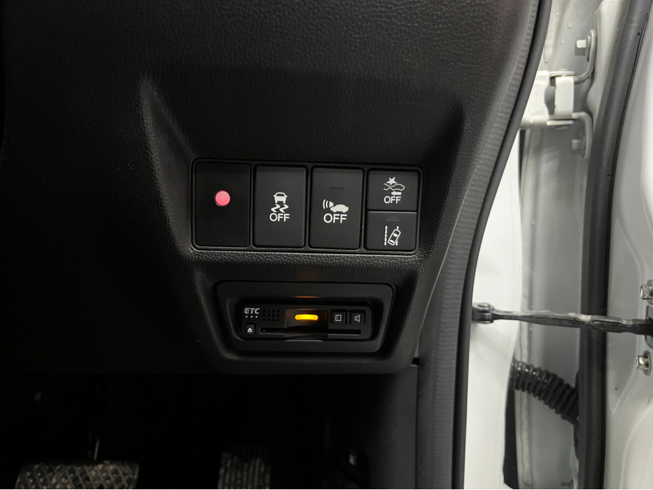 2019 Honda Stepwagon - image 14