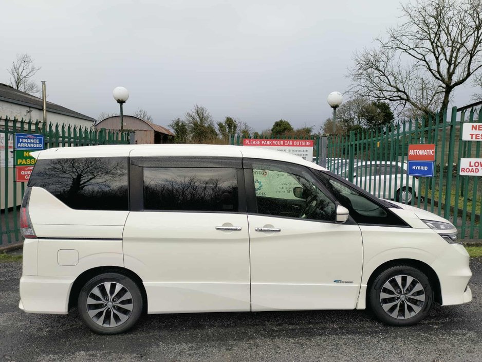 2017 Nissan Serena - image 8