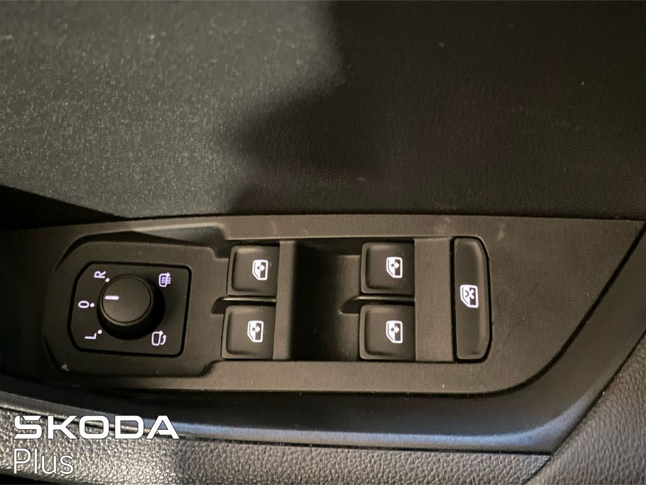 2022 Skoda Karoq - image 19