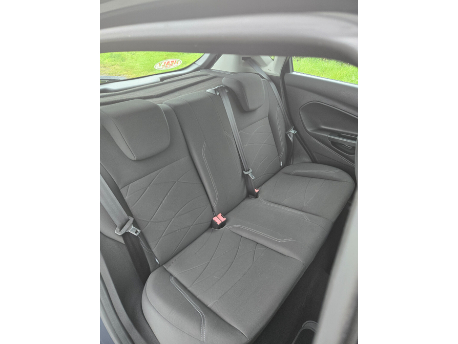 2014 Ford Fiesta - image 7