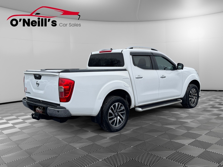 2018 Nissan Navara - image 3