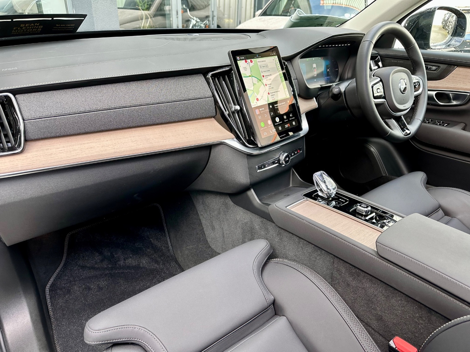 2025 Volvo XC90 - image 15