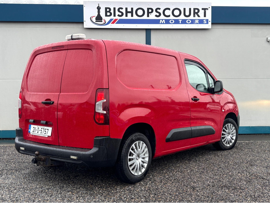 2021 Peugeot Partner - image 4