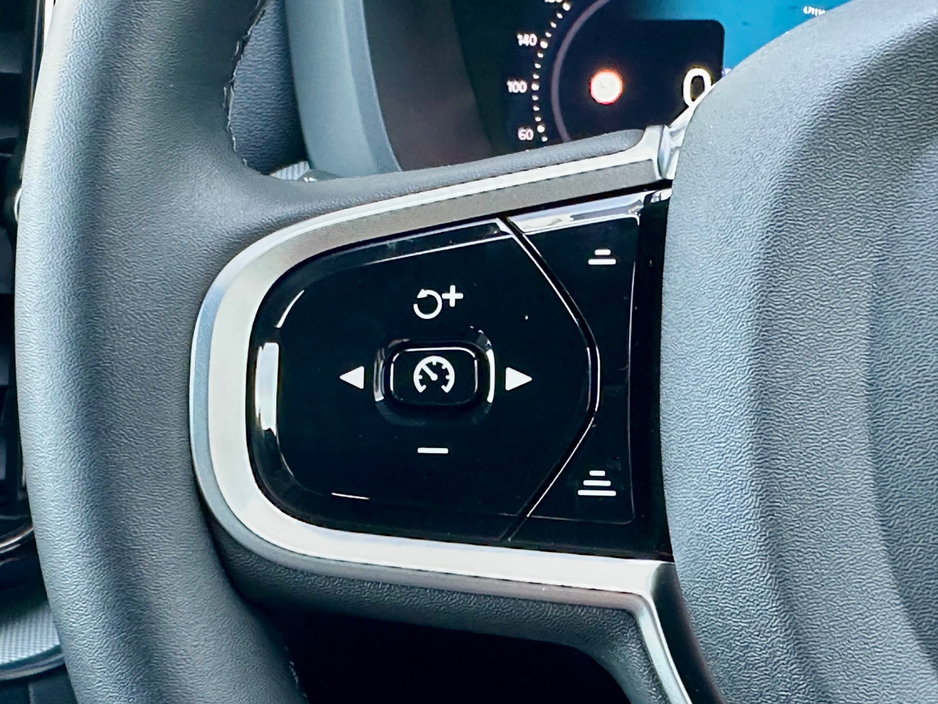 2025 Volvo XC60 - image 20