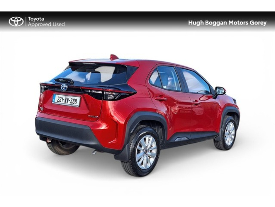 2023 Toyota Yaris Cross - image 2