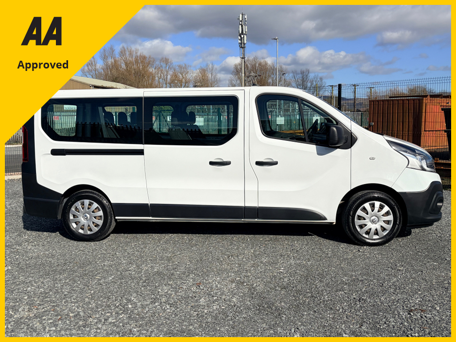 2018 Renault Trafic - image 2