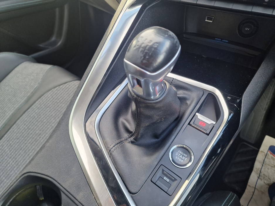 2021 Peugeot 3008 - image 9