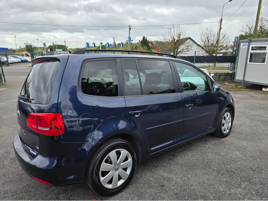 2014 Volkswagen Touran - image 8