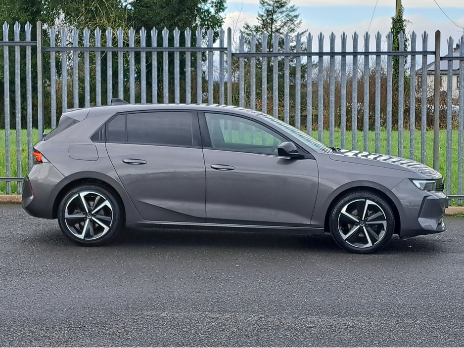 2023 Opel Astra - image 3