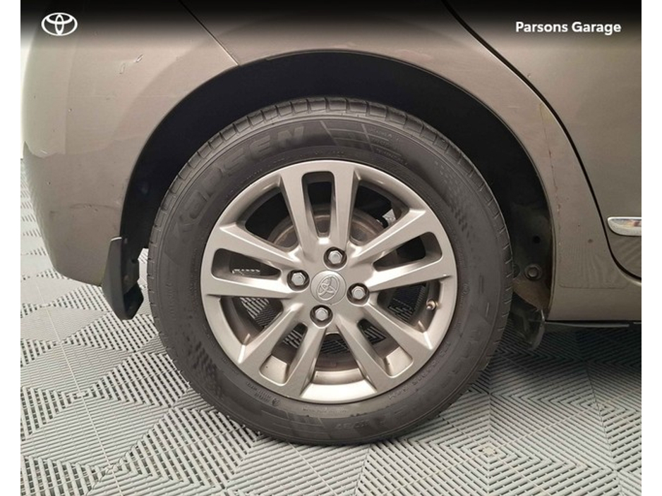 2017 Toyota Yaris - image 12