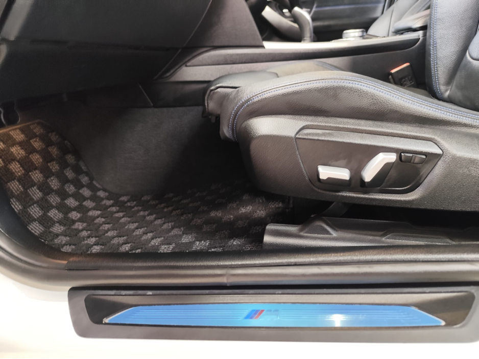 2018 BMW 3 Series - image 31