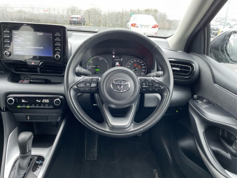 2022 Toyota Yaris - Hybrid - New Generation - Luna Edition - 1.5 - 5dr - Auto - Full Service History - EUR 160 Tax // Remote Central Locking // Front Electric Windows // Rear Electric Windows // Electric Mirrors // Fin €21,599