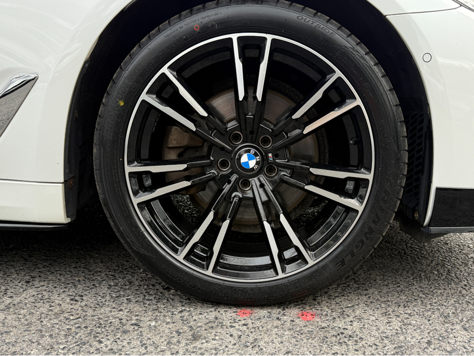 2017 BMW 5 Series - image 11