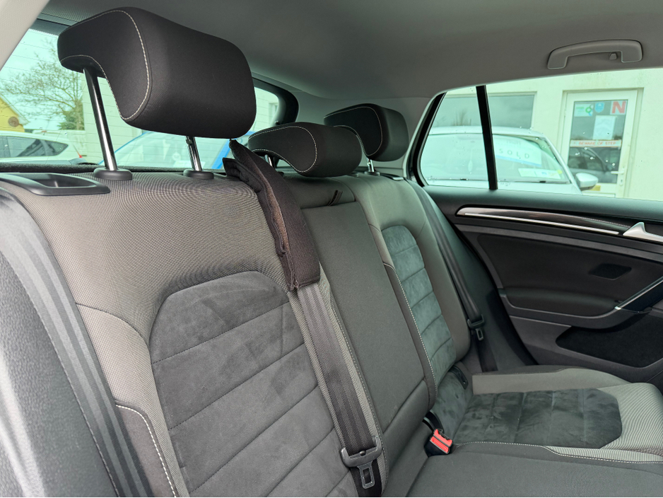 2016 Volkswagen Golf - image 22