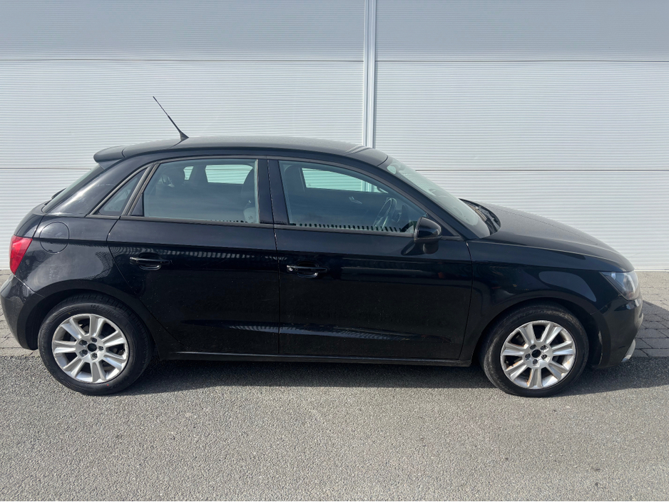 2015 Audi A1 - image 11