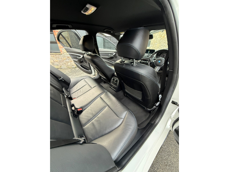 2018 BMW 3 Series 330e M Sport €17,995