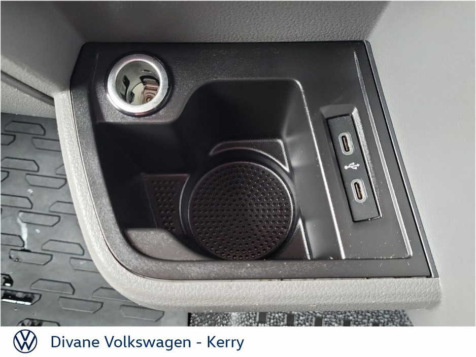 2020 Volkswagen Transporter - image 22
