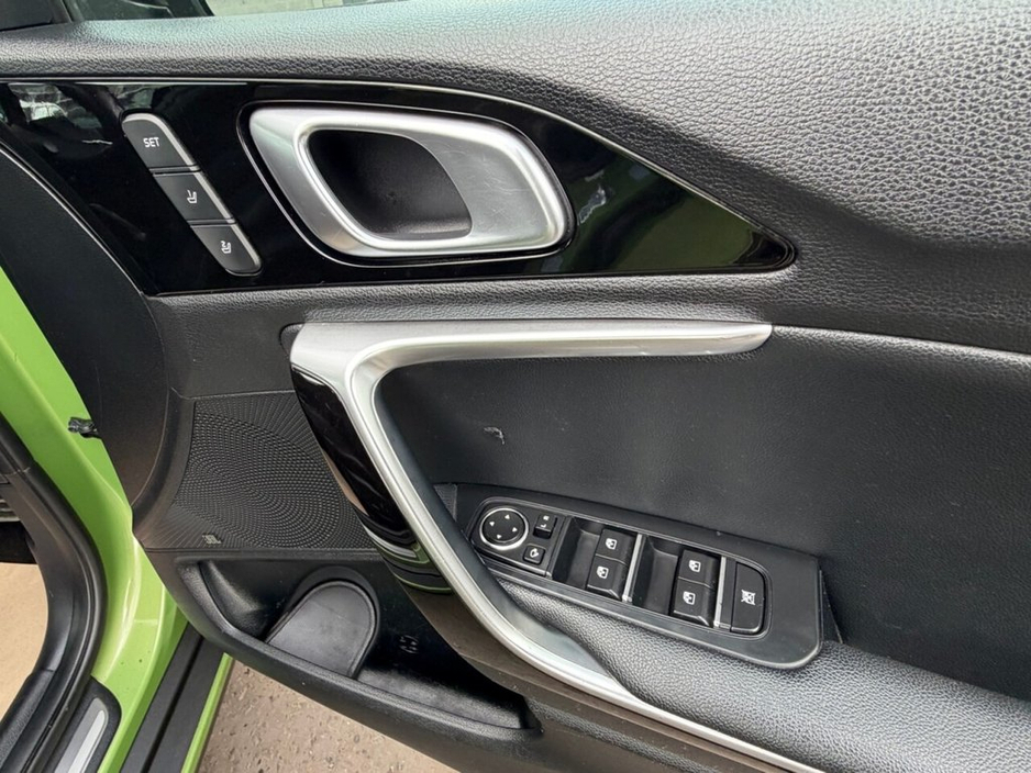 2023 Kia XCeed - image 16