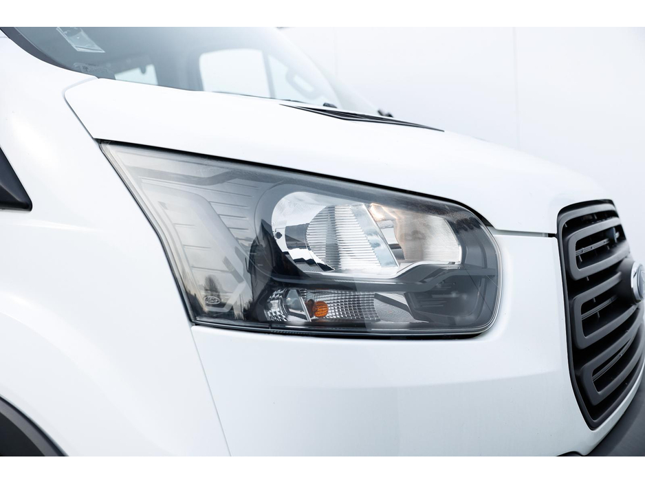2017 Ford Transit - image 9