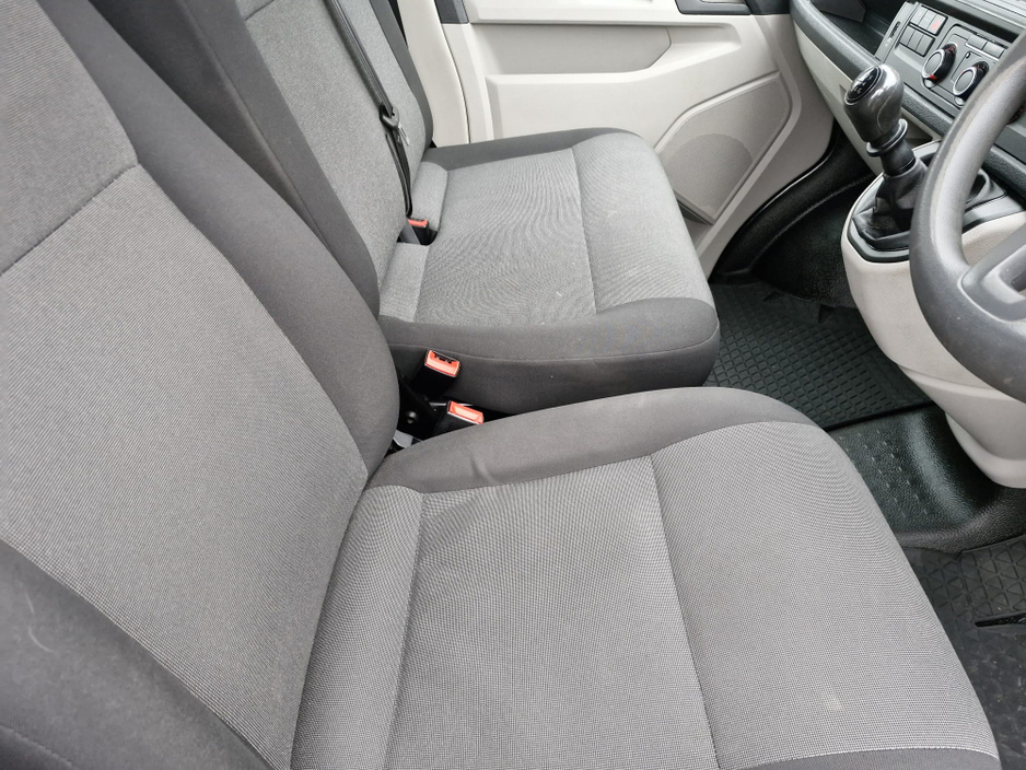 2019 Volkswagen Transporter - image 12