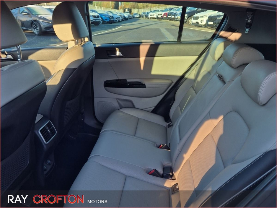 2020 Kia Sportage - image 7