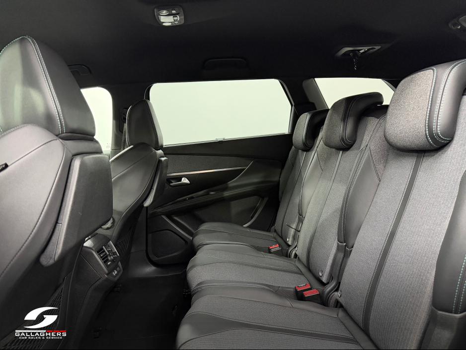 2023 Peugeot 5008 - image 12
