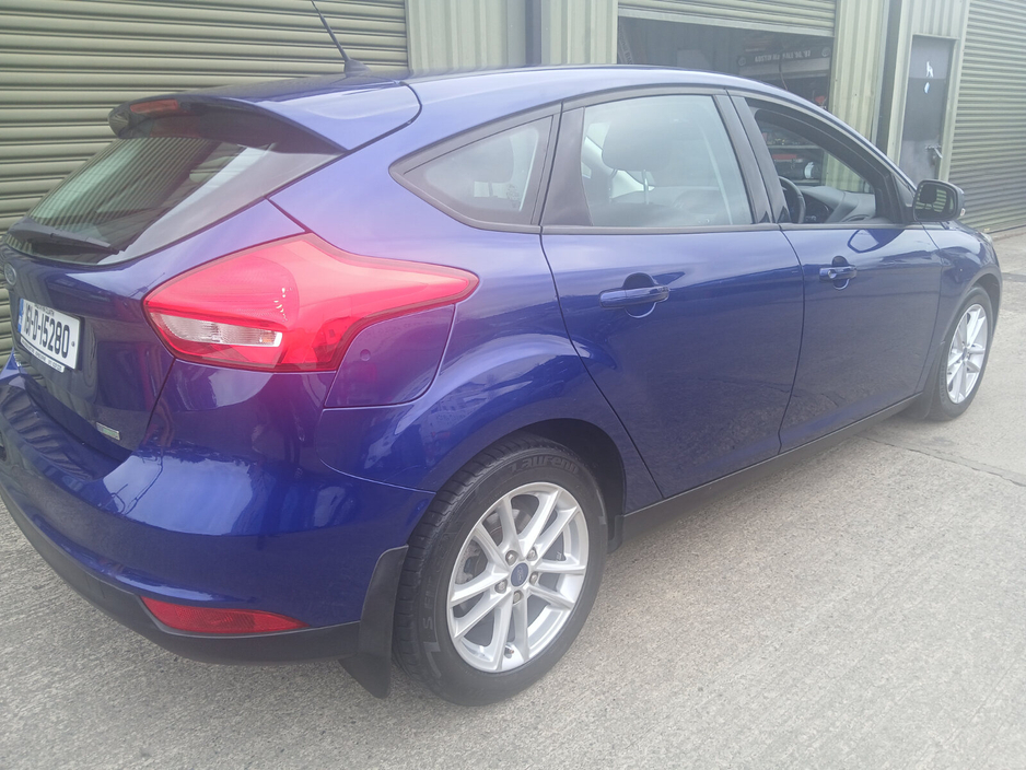 2016 Ford Focus - image 14