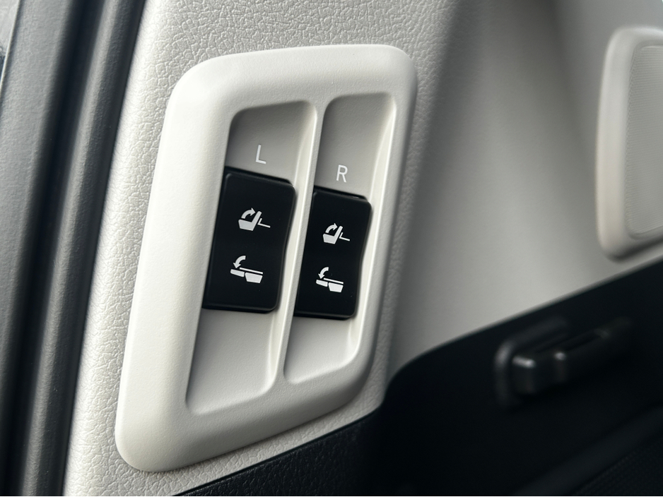 2024 Toyota Landcruiser - image 14