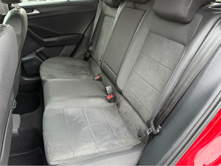 2023 Volkswagen T-Roc - image 10