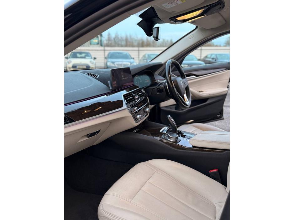 2019 BMW 5 Series - image 20