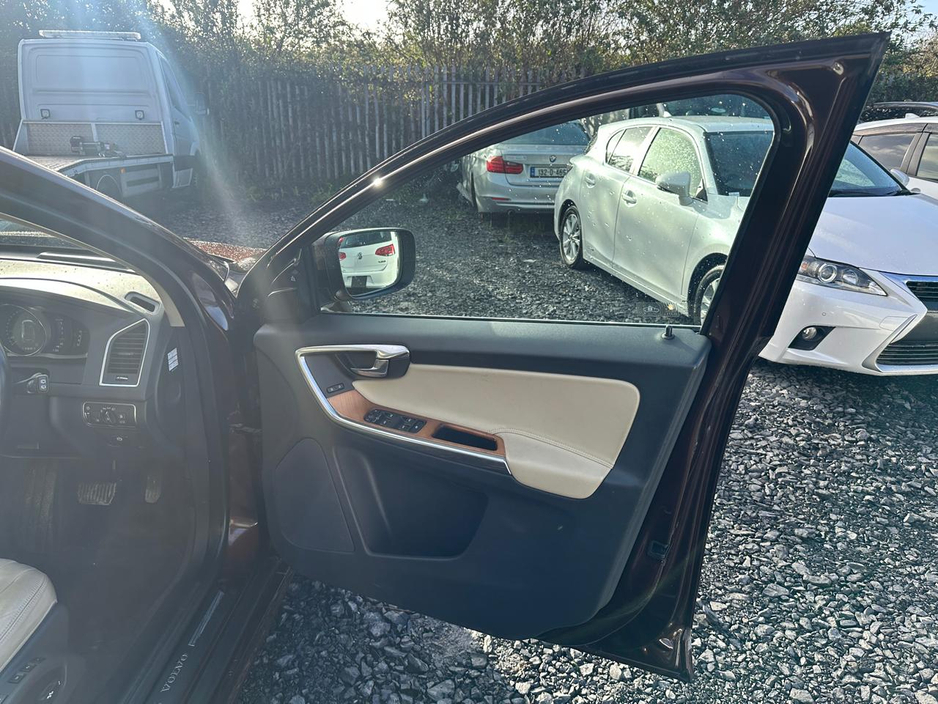 2016 Volvo XC60 - image 12