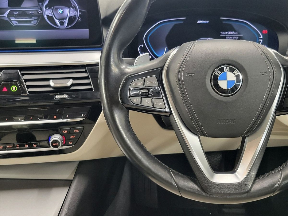 2021 BMW 5 Series - image 17