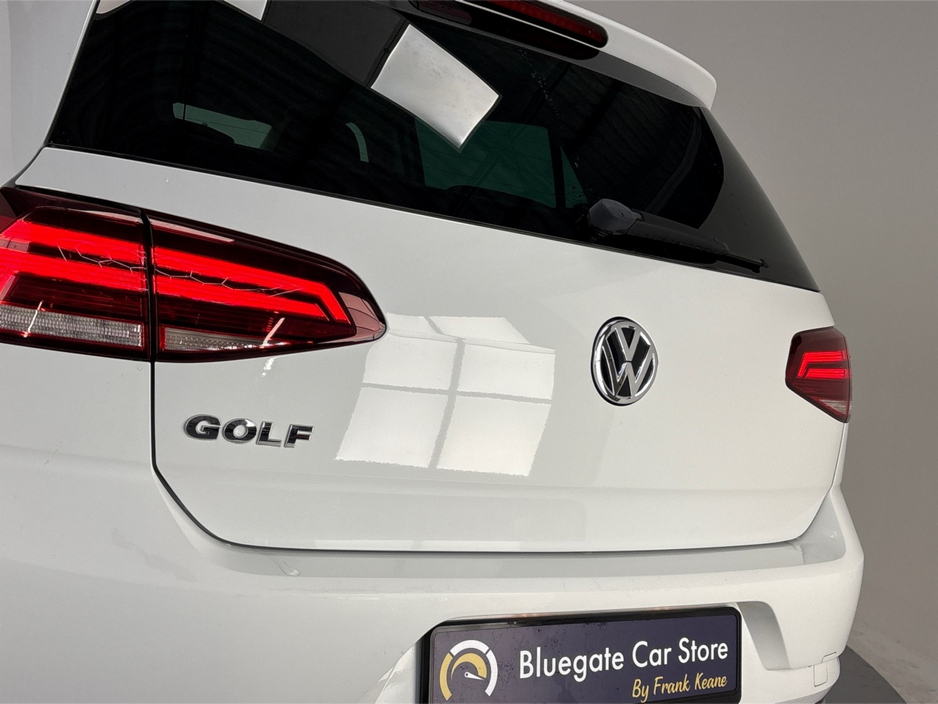2019 Volkswagen Golf COMFORTLINE**TOUCHSCREEN MEDIA**APPLE CAR PLAY**REVERSE CAMERA**PARKING SENSORS**MULTIFUNCTIONAL STEERING WHEEL**CRUSIE CONTROL**DUAL CLIMATE**CLOTH SEATS**ELECTRIC WINDOWS**AIRCONDITIONING**ISOFIX** €19,995