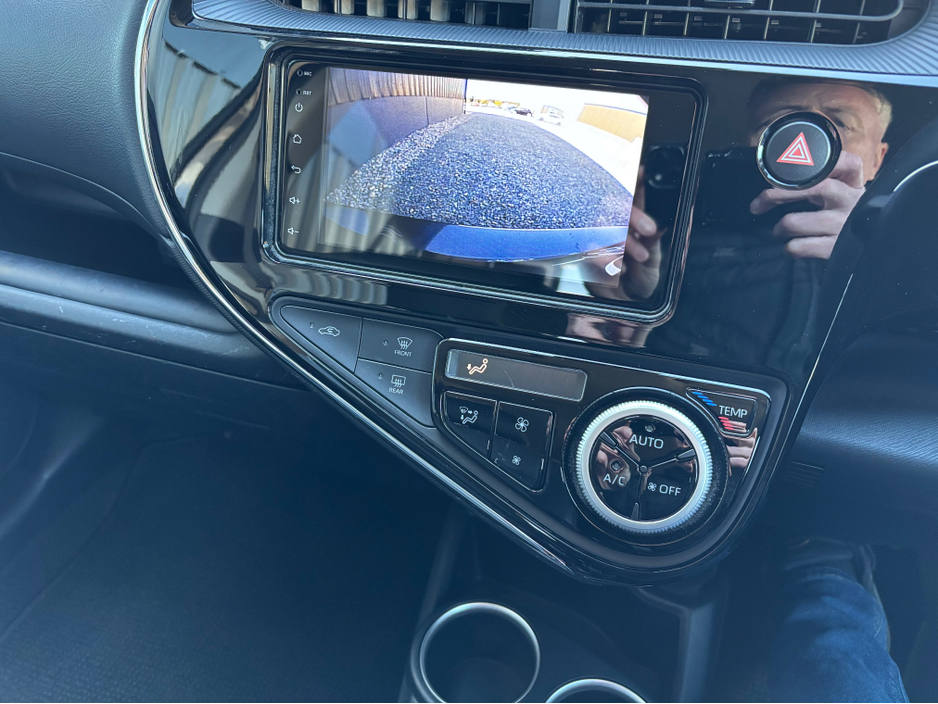 2018 Toyota Aqua - image 9