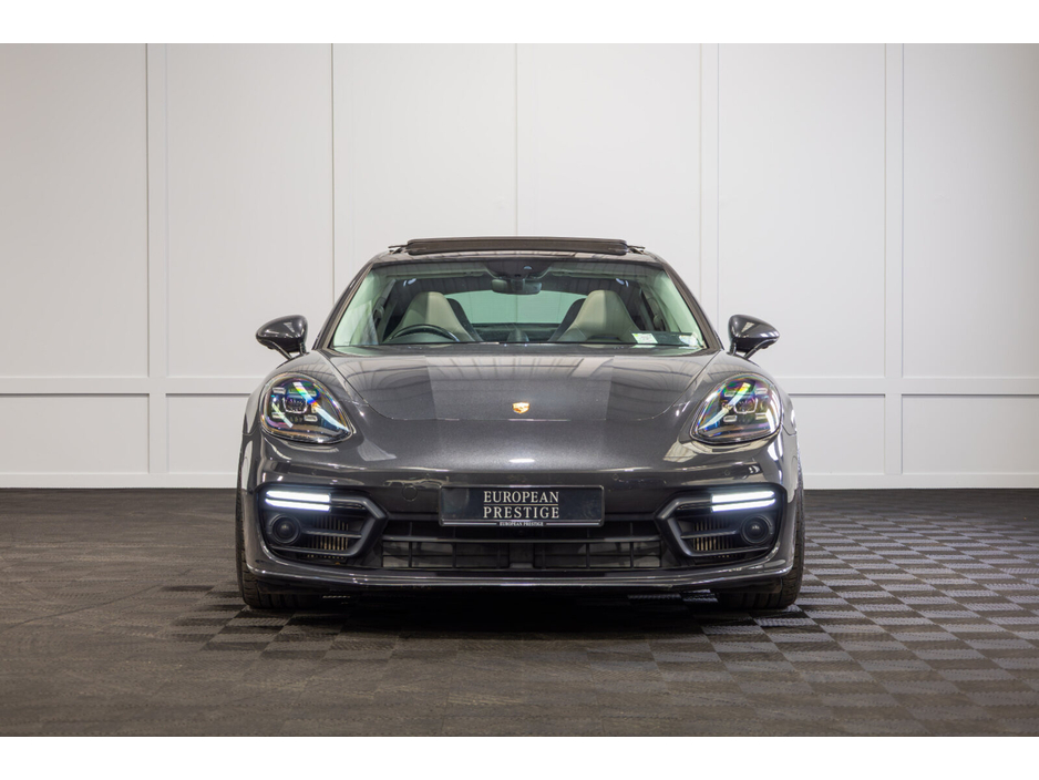 2018 Porsche Panamera - image 2