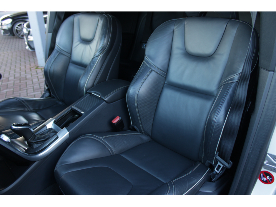 2016 Volvo XC60 - image 22