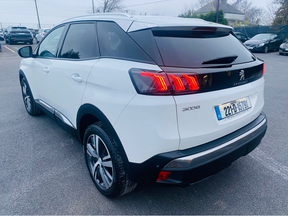 2022 Peugeot 3008 - image 5