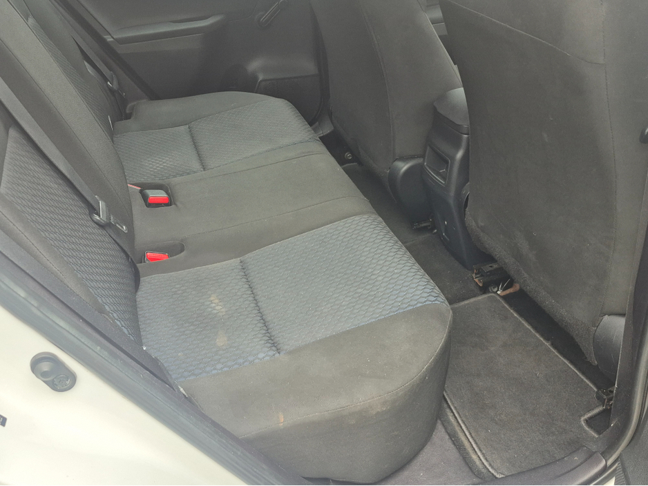 2014 Toyota Auris - image 3