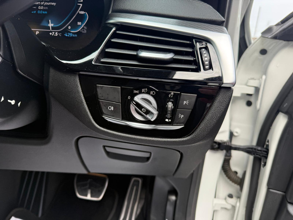 2021 BMW 5 Series - image 30