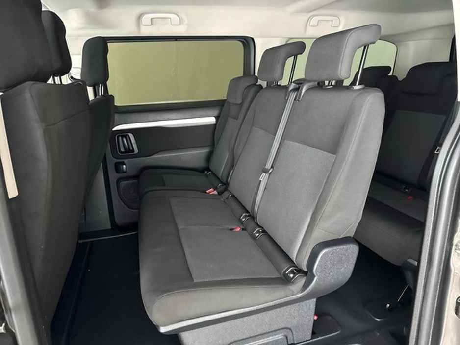 2024 Toyota Proace Verso - image 7