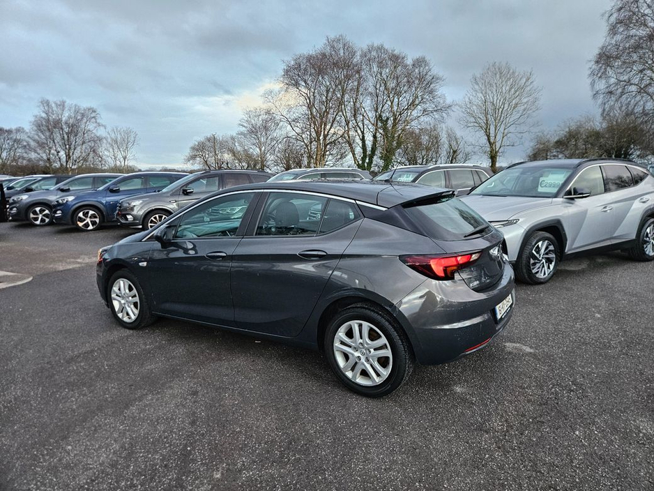 2016 Opel Astra - image 6