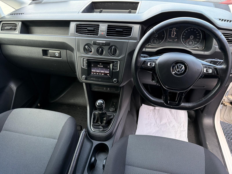 2020 Volkswagen Caddy - image 11