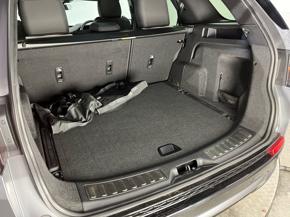 2023 Land Rover Discovery Sport - image 12