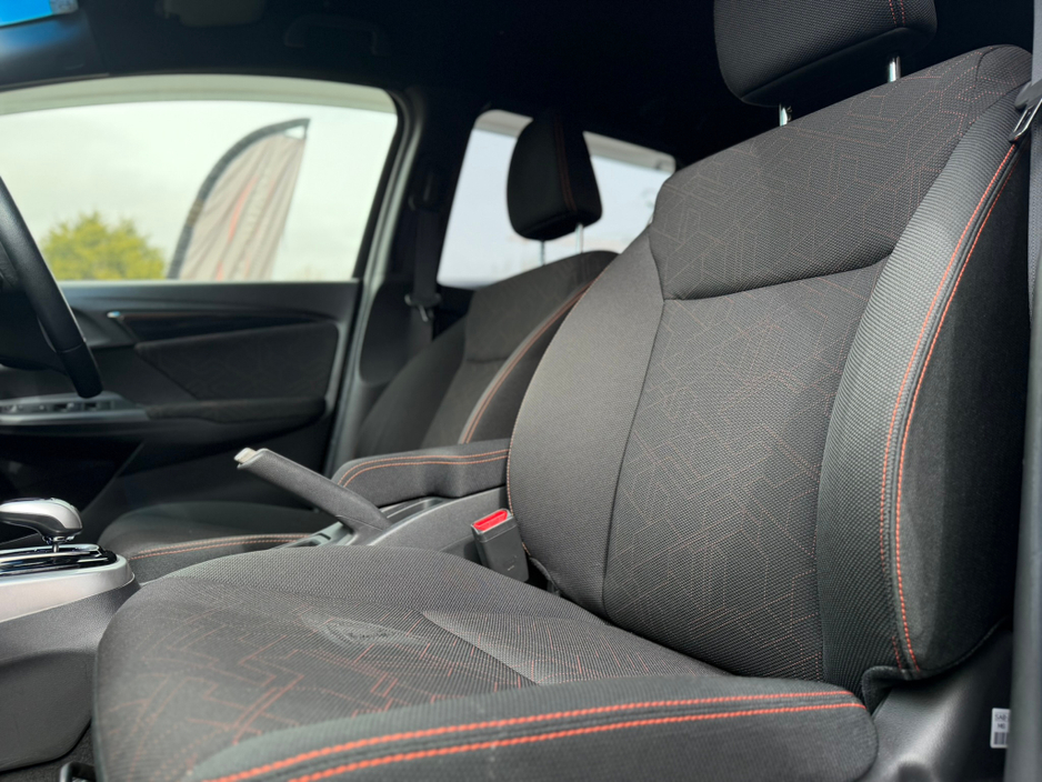 2016 Honda Fit - image 12