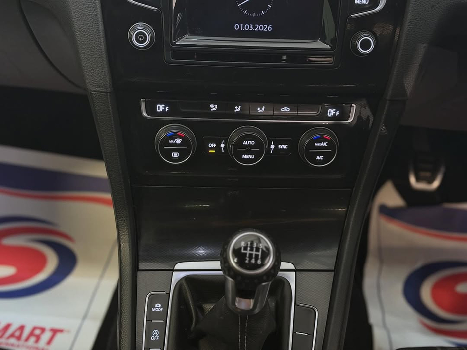 2015 Volkswagen Golf - image 13