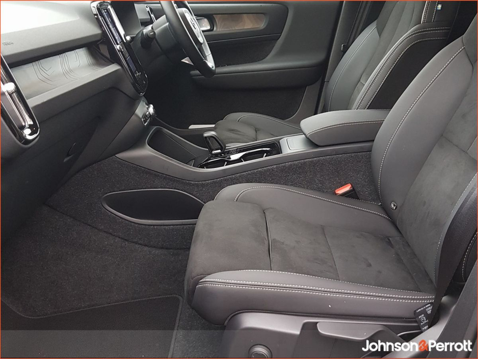 2025 Volvo EX40 82 kWh 252bhp Extended Range Plus €49,900