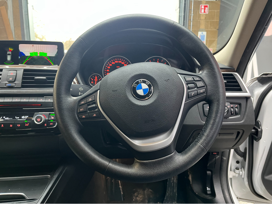 2019 BMW 3 Series - image 10
