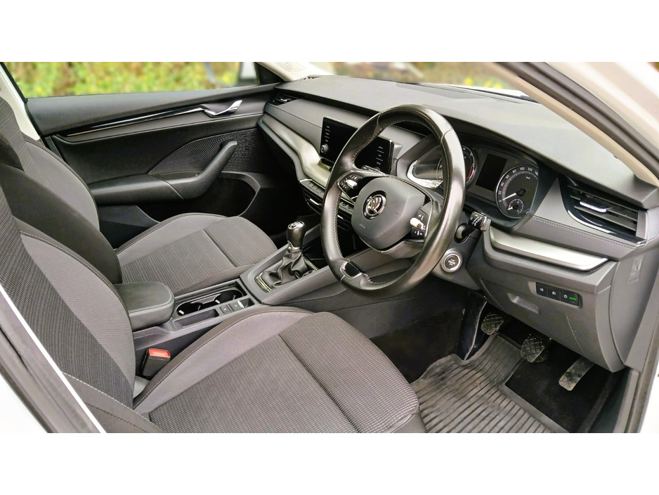 2021 Skoda Octavia - image 9