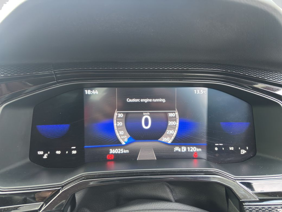 2022 Volkswagen Polo - image 11